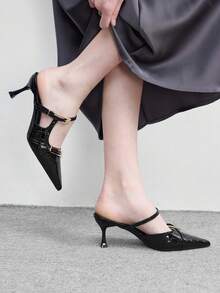CUCCOO BIZCHIC 女士黑色鳄鱼纹漆皮尖头金属扣细高跟鞋 - 黑色 - 查看 3