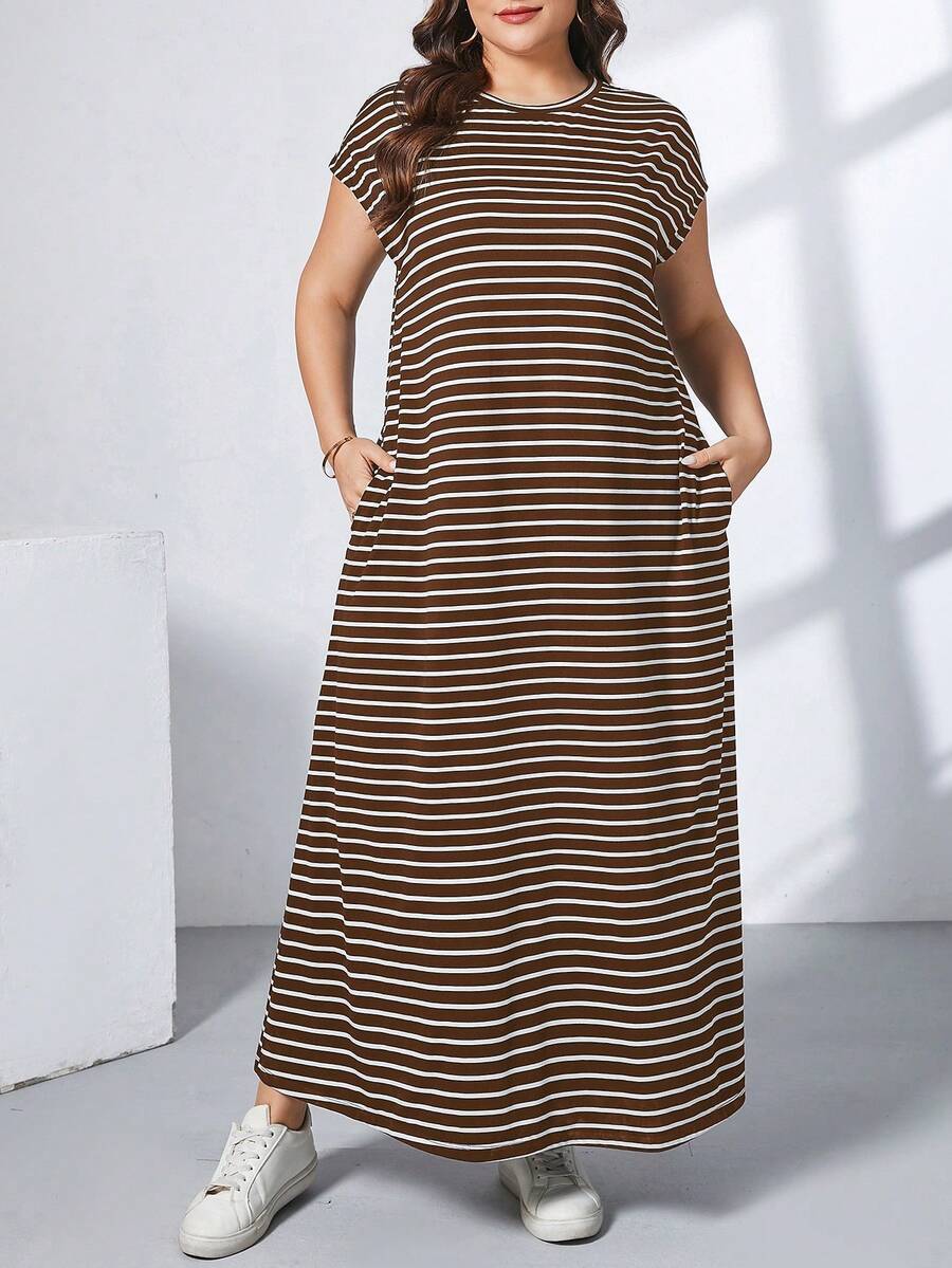 SHEIN Essnce 大码休闲条纹圆领蝙蝠袖连衣裙 - 棕色 - 查看 1
