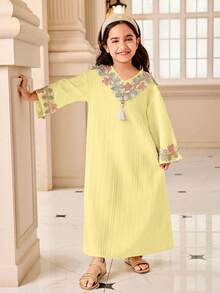 SHEIN Vestido con cuello en V, tela texturizada y volantes de colores para niñas, adecuado para la moda del Ramadán - Amarillo - Ver 4