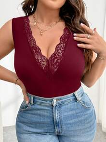 SHEIN Essnce 大码女装春夏时尚优雅休闲舒适性感深V蕾丝拼接紧身背心，曲线上衣，女士夏季穿搭，性感黑色上衣，情人节服装，外出上衣 - 酒紅色 - 查看 1