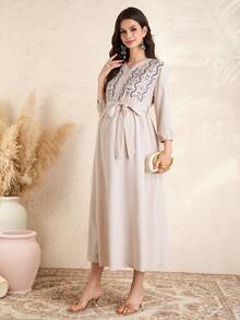 Momance 灯笼袖孕妇连衣裙，V领，半开襟，腰部刺绣，松紧腰带，前襟蝴蝶结，下摆刺绣，A字裙 - 杏色 - 查看 4