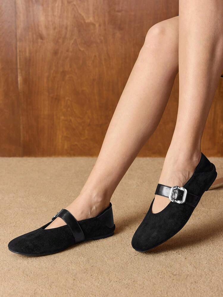 WOMEN FLATS
