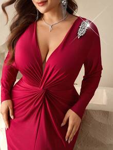 Coutiva Vestido de noite formal plus size com decote em V profundo e mangas compridas, adornado com strass (altamente bordado). - Borgonha - Ver 4