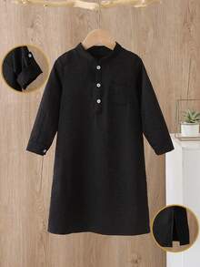 SHEIN 幼儿男童传统休闲长袖立领纽扣半开襟口袋长袍上衣，袖长可调节，侧开衩下摆设计，阿拉伯长袍，伊斯兰服装，卡夫坦长袍，沙特阿拉伯服饰，长袍，男童白色库尔塔，男童白色校服长袍，男童库尔塔，基本款型，适合春、夏、秋、冬四季穿着，3个月-3岁 - 黑色 - 查看 6