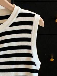 Franclia Women's Elegant V-Neck Sleeveless Striped Contrast Color Knit Top, Suitable For Commuting, Spring/Summer - Black and White - View 5