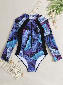 SHEIN 随机印花女童连体泳衣，夏季新品。黑色纯色拼接度假风，采用黑白棕榈树图案面料，贴身设计凸显身材，风格独特。黑白极简都市风，适合女孩度假、海滩、游泳、水上乐园等场合穿着。长袖拉链设计，方便穿脱，更好地保护皮肤。也适合冲浪。 - 彩色 - 查看 3
