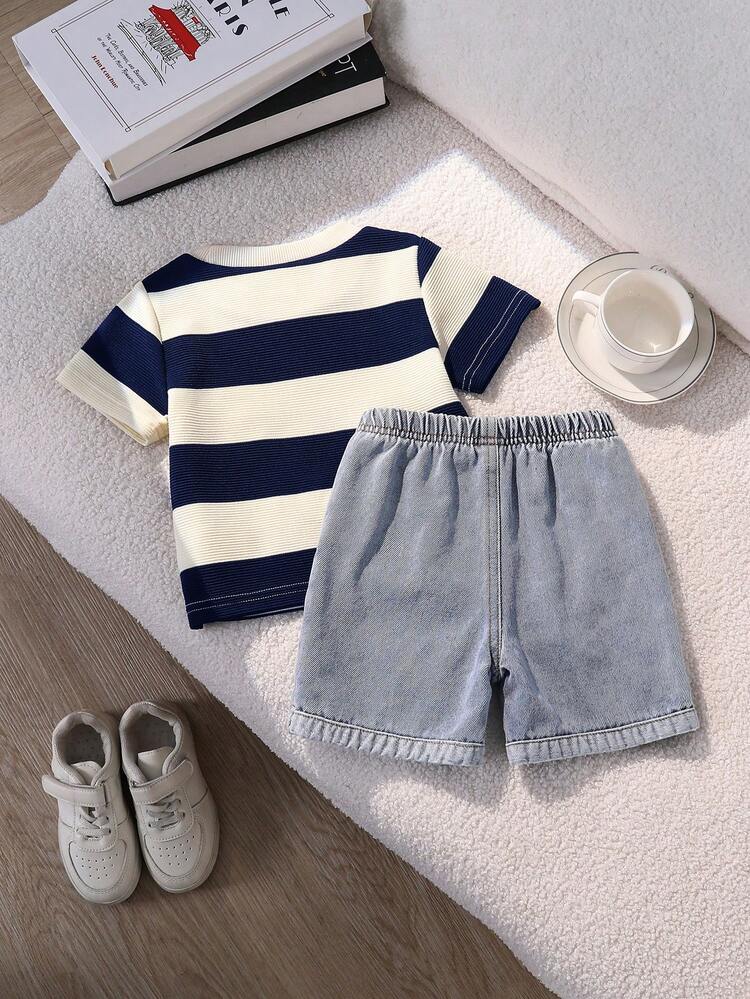 SHEIN 2 piezas Conjunto informal de niño bebé con camiseta de manga corta a rayas en blanco y negro, y pantalones cortos de mezclilla, adecuado para primavera/verano - Azul Marino - Ver 2