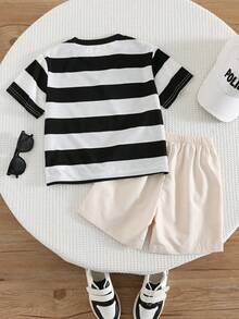 SHEIN 2件套男童休闲舒适百搭条纹印花撞色口袋圆领短袖T恤和纯色短裤套装 - 黑與白 - 查看 3