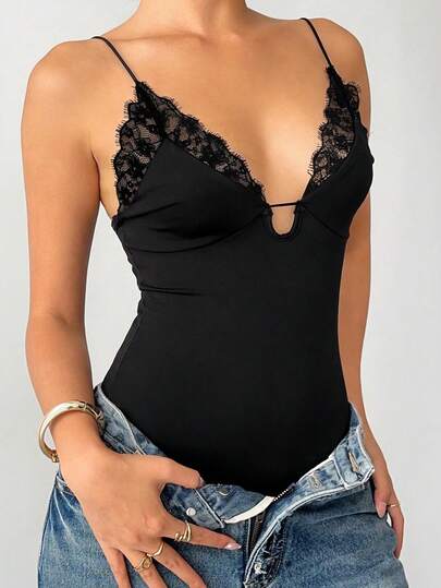 Aloruh Dámský moderní jednobarevný černý krajkový patchworkový body, sexy body s odhalenými zády a hlubokým výstřihem, zdobené špagetovými ramínky