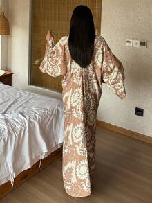 DAZY Áo ngủ dài nữ thanh lịch in hoa, dáng rộng, cổ chữ V. - trái cam - Xem 2