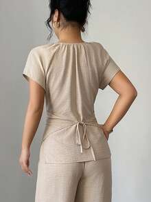 Elenzga 女士钥匙孔领口串珠收腰交叉露背设计休闲上衣，优雅精致，适合教师、假期、节日、旅行、春季穿着。 - 卡其色 - 查看 2