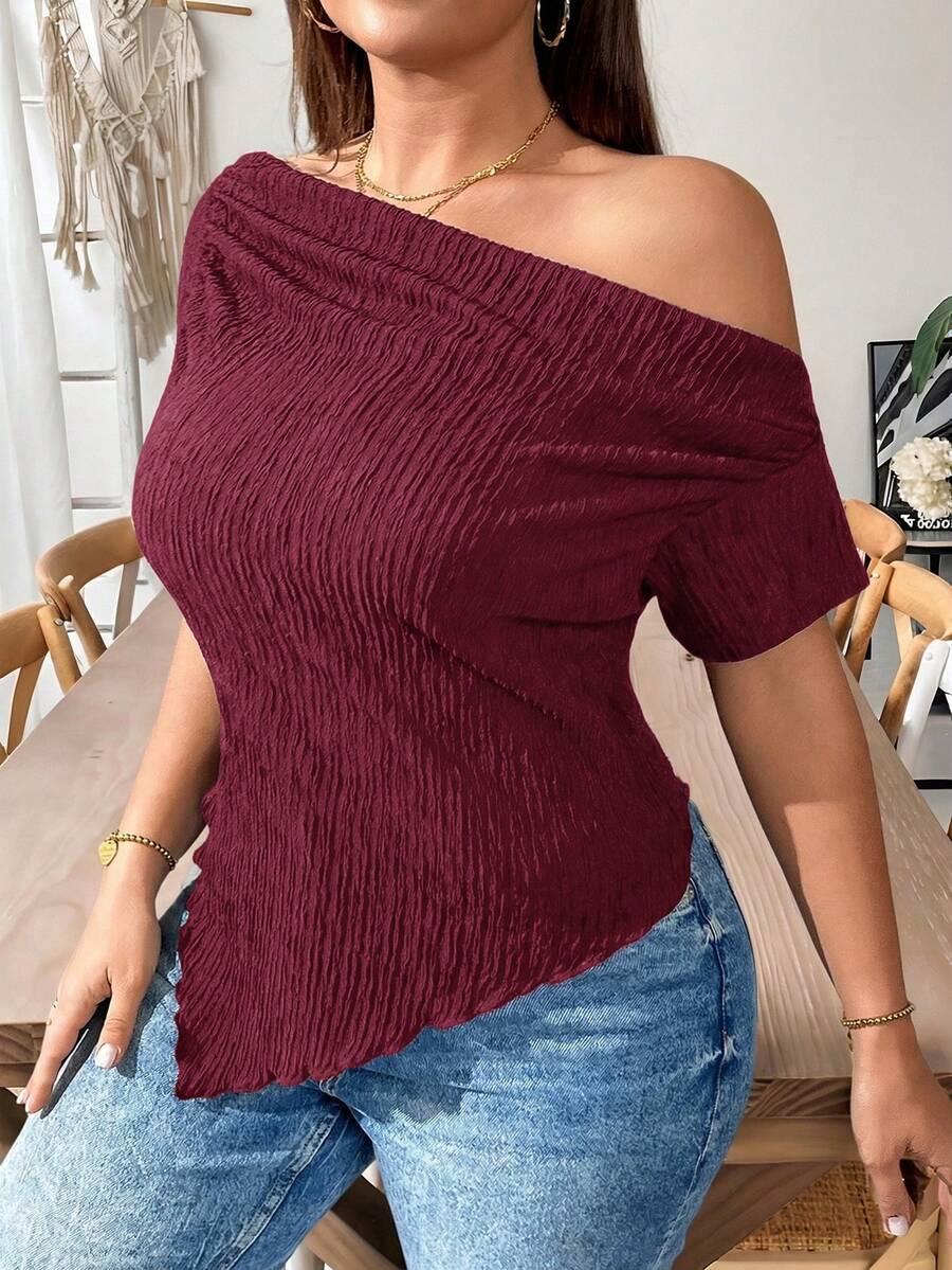 SHEIN Essnce 大码女装春夏时尚休闲舒适日常黑色纹理面料露肩修身短袖T恤,夏季女装,适合锐舞派对、曲线身材、工作场合、演唱会等场合。 - 酒紅色 - 查看 1