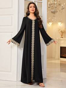 Al Najma 女士优雅黑色阿拉伯连衣裙，饰以金线刺绣和亮片 - 黑色 - 查看 5