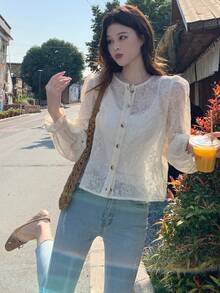 DAZY Damblus med broderad blommig vintage-motiv och smal passform - Vitt - Visa 5