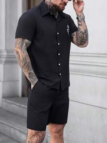 Manfinity CasualCool 男士印花纽扣短袖衬衫和斜插口袋短裤套装 - 黑色 - 查看 7