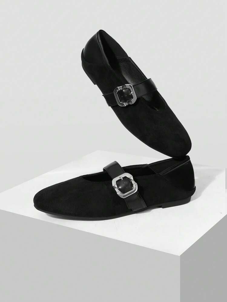 WOMEN FLATS