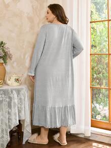 Côtesoire 大码女式浅灰色深V领喇叭袖多层蕾丝花边荷叶边下摆牛奶丝连衣裙，法式家居服/外套，冬季，宽松睡裙 - 灰色 - 查看 3