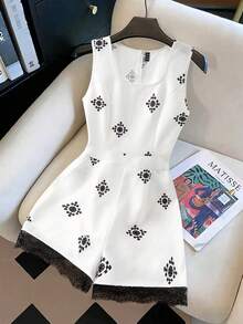 GlowEve Bộ jumpsuit không tay họa tiết hình học với phần eo thắt gọn và quần short viền ren, phù hợp cho hẹn hò, đi làm, phong cách ngọt ngào và cá tính, tươi trẻ và năng động. - Đen và trắng - Xem 3