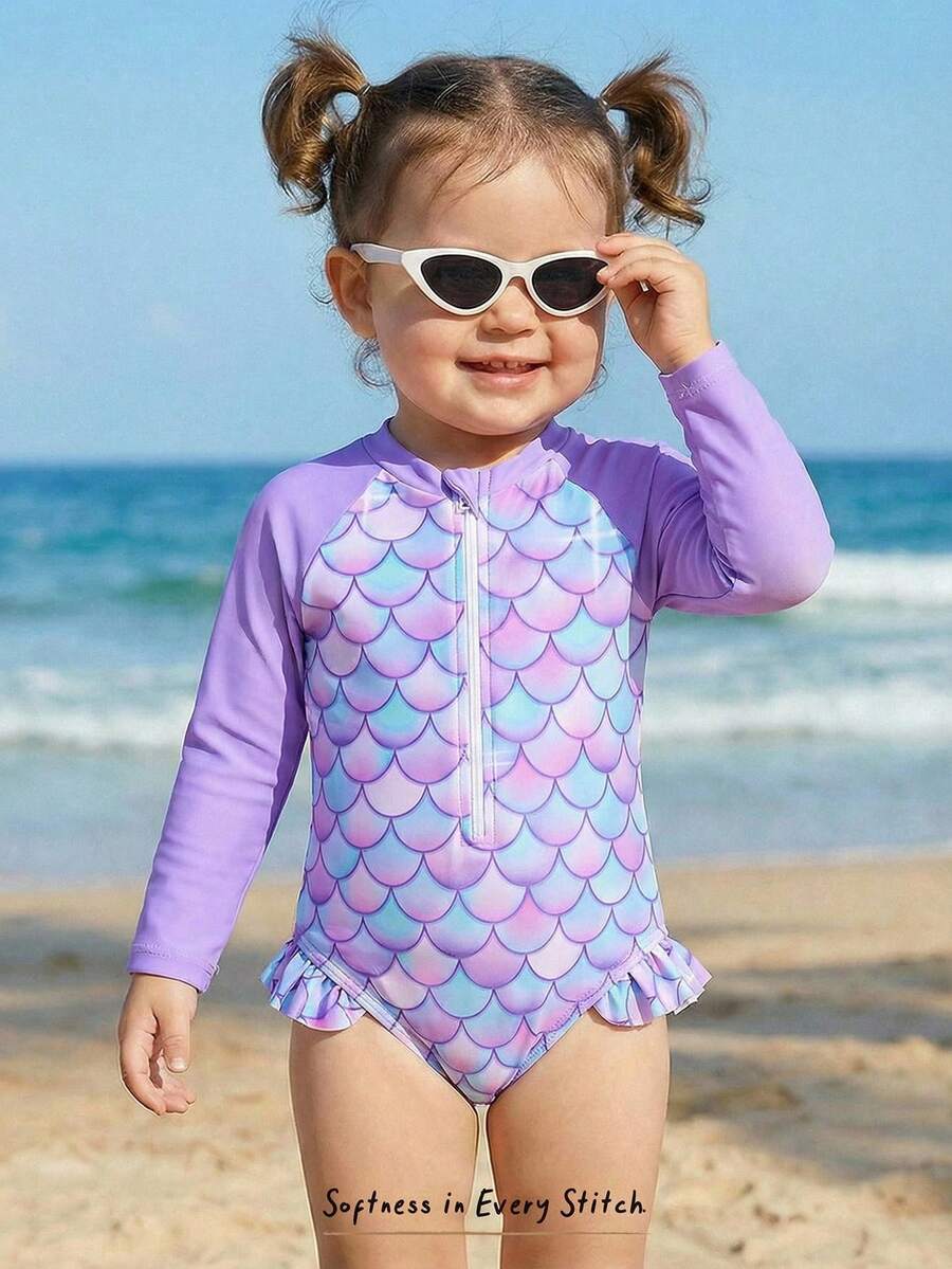 Cozy Pixies Traje de baño de una pieza con estampado de escamas de sirena, mangas raglán y volantes para bebé niña - Rosa - Ver 1