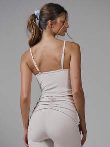 Musera Sport 扭结前襟细节长款紧身运动上衣，适合运动健身、健身房、普拉提、日常休闲等各种场合，香蕉布丁夏季款 - 卡其色 - 查看 4