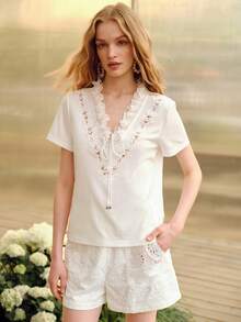 MOTF PREMIUM Blusa de mujer con cuello en V, encaje de contraste, manga corta y volantes, para primavera/verano - Blanco - Ver 7