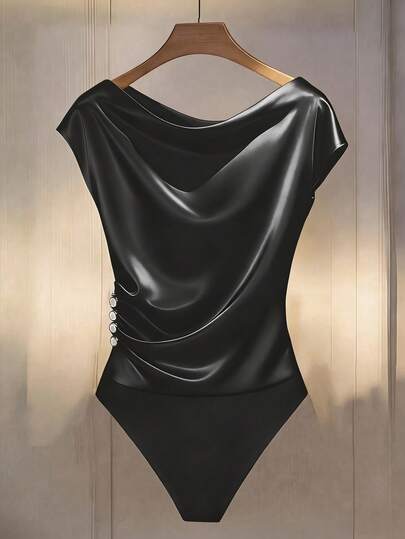 SHEIN Franclia 闪亮弹力装饰纽扣优雅性感连体衣，女士夏季派对上衣，婚礼及活动外出上衣，优雅女士衬衫，女士度假服装，黑色泳衣，黑色连体衣，黑色短袖连体衣，垂褶黑色连体衣