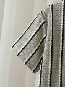 SHEIN Streecool Kids Bộ 2 món áo sơ mi và quần short dệt kim kẻ sọc cho bé trai - Nhiều màu - Xem 6