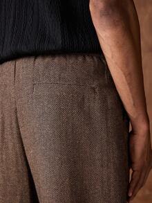 Business Casual AKNOTIC 男士人字纹斜插口袋休闲裤，适合圣诞派对、通勤、商务场合、送给男友的礼物、节日之选 - 棕色 - 查看 6