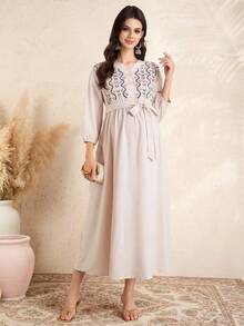 Momance 灯笼袖孕妇连衣裙，V领，半开襟，腰部刺绣，松紧腰带，前襟蝴蝶结，下摆刺绣，A字裙 - 杏色 - 查看 5