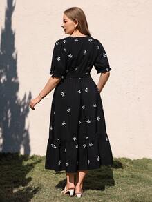 Juhart Plus Size Women's V-Neck Ruched A-Line Ditsy Floral Casual Dress, Short Sleeve, Spring/Summer, Minimalist, Versatile, Vacation, Countryside Daily Dress Black Spring Dress Women's Floral Dress Black Vacation Dress Black Floral Dress Wrap Dresses Clothes For Ladies Woman Dress  Spring Summer Picks Mother's Day Outfit - Black - View 2
