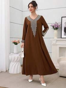 Al Najma 女士宽松刺绣串珠长袍，适合开斋节穿着 - 棕色 - 查看 5