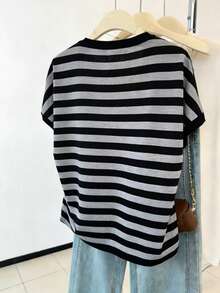 Franclia 女士简约日常条纹V领二合一叠层宽松短袖T恤，适合夏季度假、通勤、日常穿着、海滩、婚礼、生日、健身、外出等场合，也可作为休闲上衣、Y2K风格服饰、毕业季服装、时尚休闲通勤装、商务办公装、百搭时尚日常休闲装、女士夏季上衣、春假穿着。 - 淺灰色 - 查看 2