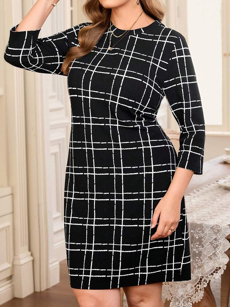Plus Size Women's Summer  Casual VacationElegant Round Neck 3/4 Sleeve Fitted Plaid Black Short Dress, Early Spring Casual,Vacation,Early Spring,Spring Break Outfits ,Vacation Outfits Women ,Holiday Outfits For Women,Spring Dress Women,Going Out Outfits,2026 New Clothes,Simple And Fashionable For Everyday Wear, Plaid Dress Women, Women Plaid Dress,