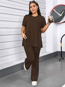SHEIN Essnce 大码女装春夏时尚休闲运动舒适高弹黑色基础款带口袋日常短袖T恤和裤子两件套，适合机场穿搭、裤装套装、街头风、教堂服、家居服、Y2K风格服饰、夏季女装 - 棕色 - 查看 5
