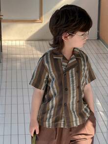 DAZY 男童条纹印花纽扣短袖休闲衬衫 - 棕色 - 查看 1