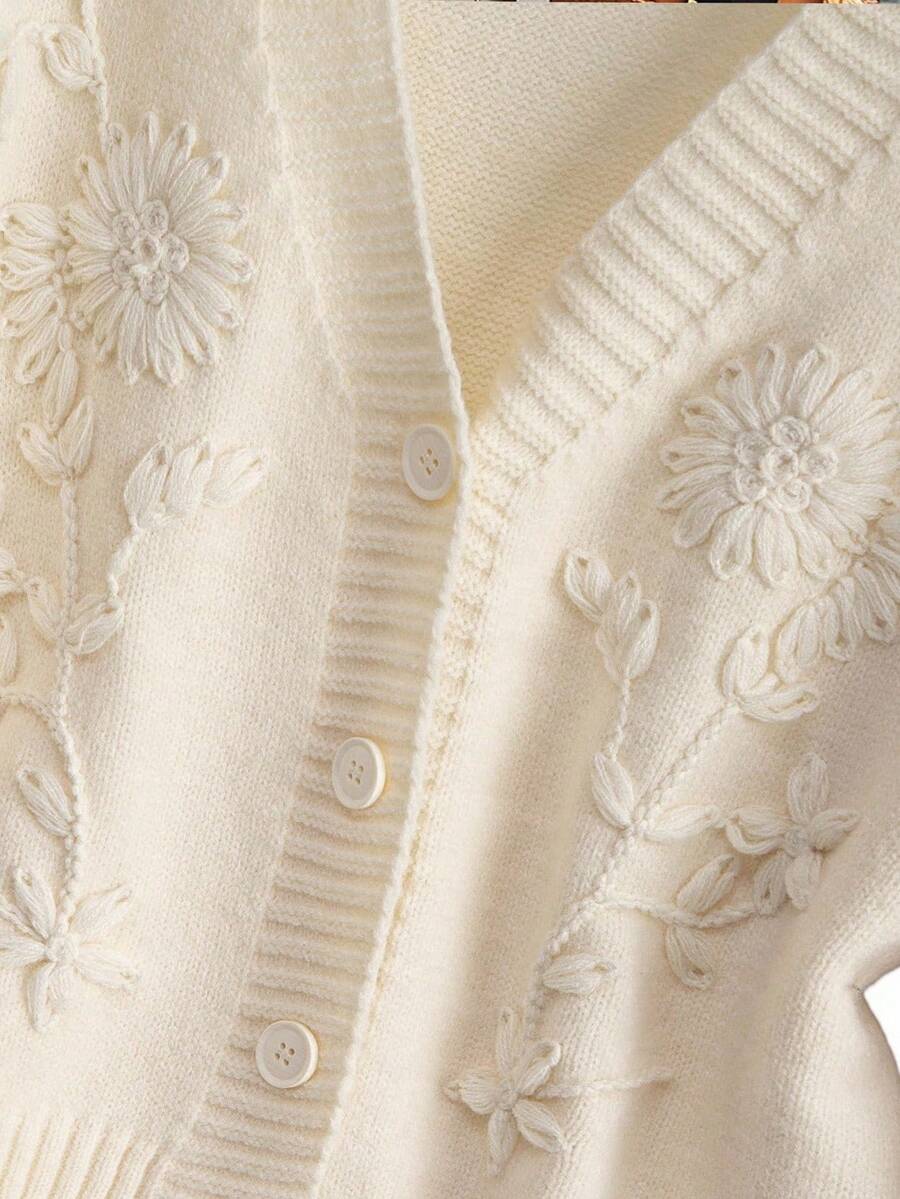 GlowEve CURVE 优雅法式刺绣女士加大码宽松V领长袖开衫外套，秋冬 - 杏色 - 查看 1