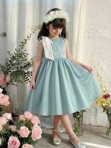 SHEIN 少女撞色拼接露背立领A字连衣裙，适合家庭度假、可爱优雅时尚的派对、生日等场合，尽显公主风范，母女姐妹装也同样适用。春夏款。 - 藍色 - 查看 2
