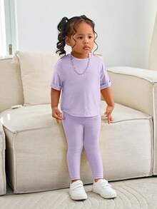 SHEIN Leap Crew Bộ áo thun ngắn tay màu đỏ và quần cạp chun cho bé gái, trang phục thường ngày cho các buổi đi chơi, bộ đồ màu vàng tươi sáng thời trang, bộ đồ màu tím nhạt và xanh dương 2 món cho bé 12 tháng tuổi, bộ đồ màu tím oải hương cho bé gái, bộ đồ màu tím oải hương cho trẻ em. - Màu tím - Xem 4