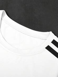 Manfinity EMRG 圆领短袖休闲条纹夏季T恤，带字母印花 - 彩色 - 查看 3