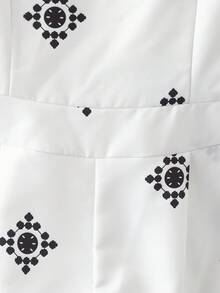 GlowEve Bộ jumpsuit không tay họa tiết hình học với phần eo thắt gọn và quần short viền ren, phù hợp cho hẹn hò, đi làm, phong cách ngọt ngào và cá tính, tươi trẻ và năng động. - Đen và trắng - Xem 6