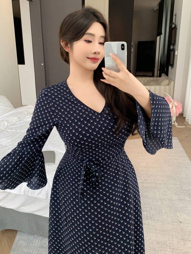 Dazy Plus Plus Size Women Allover Print V-Neck Flare Sleeve Elegant Nightgown