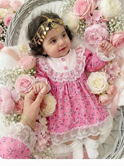 SHEIN 1件装新生儿可爱百搭编织花卉泡泡袖蕾丝修身A字连衣裙，适合女孩日常穿着、节日、家庭聚会和特殊场合、生日派对、晚宴、演出、婚礼、洗礼、开幕式等室内外活动，也适合日常穿着、运动、玩耍、派对、拍照、度假、节日等场合。适合春、秋、冬季节穿着。