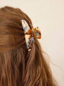 MOTF MICRO-INLAID ACETATE HAIR CLAW CLIP (RANDOM PATTERN) - Coffee and blue color mixing - View 2