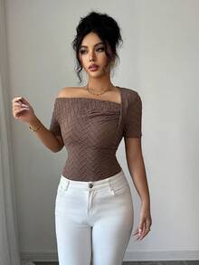 SHEIN Elenzya Áo thun nữ kiểu dáng mới, bất đối xứng, trễ vai, xếp ly, tôn dáng. - Cà phê nâu - Xem 4