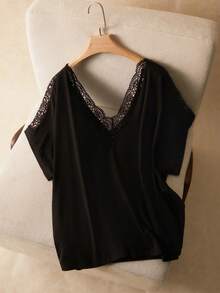 Elaquor 大码女式纯色撞色蕾丝V领宽松短袖T恤 - 黑色 - 查看 2