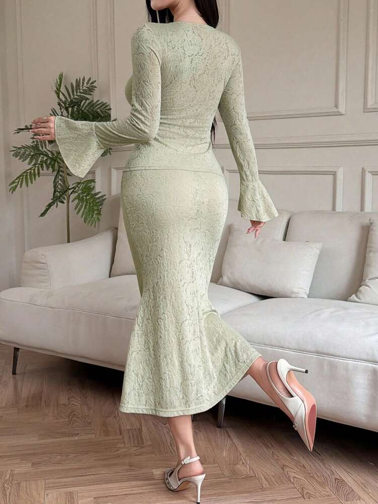 Women's Elegant Floral Textured Asymmetric Flare Sleeve T-Shirt And Fish Tail Hem Skirt 2-Piece Set, Spring/Summer