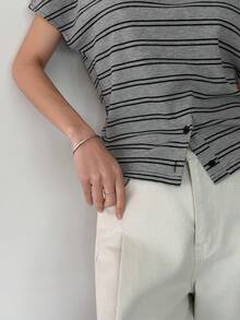 DAZY 女士夏季短袖条纹V领收腰休闲优雅T恤 - 黑色 - 查看 7