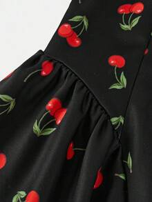 SHEIN 黑色與紅色 80 年代夏季野餐櫻桃印花迷你洋裝，女童時尚可愛水果套裝，軟萌少女夏季度假風穿搭 - 黑色 - 查看 4