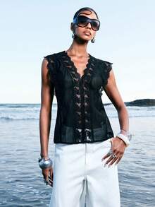 LYSMO 2026新款极简主义春夏女式背心/吊带衫，蕾丝透视设计，腰部系带细节，显瘦效果，适合日常通勤、休闲度假装扮，打造轻松自在的风格。外出上衣，度假/波西米亚风。 - 黑色 - 查看 5