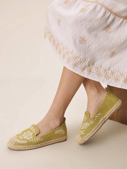 Styleloop Women's Floral Embroidery Pattern Casual Fashionable Flat Sandals